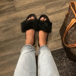 💯 Authentic UGG Royale Black Pool Slides